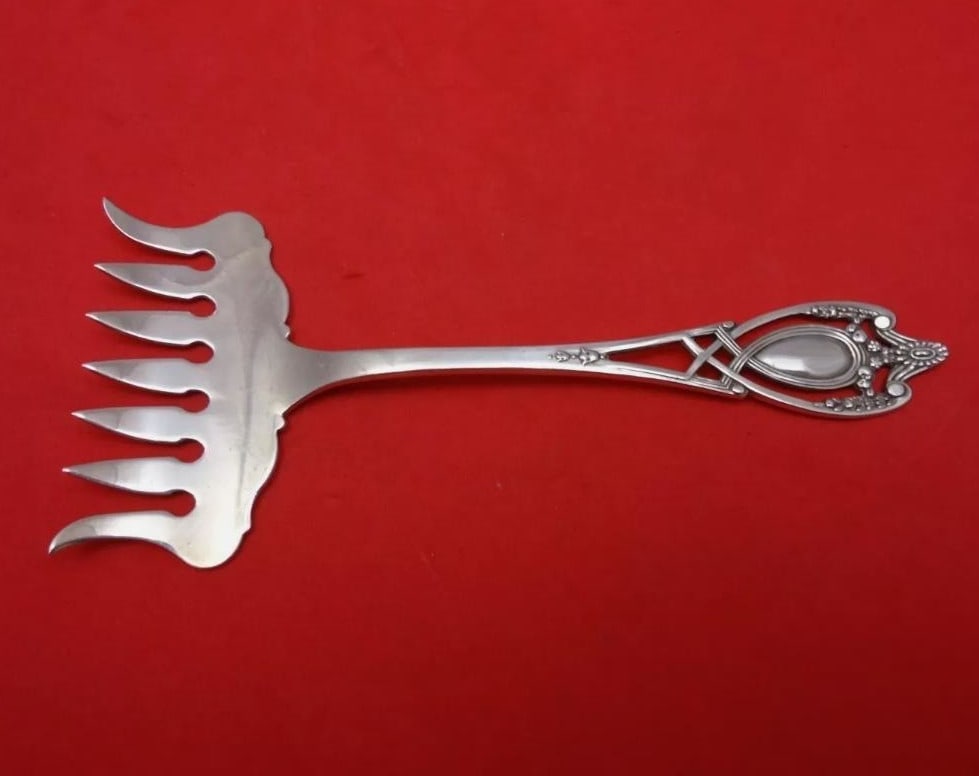 Lunt Monticello Sterling Silver Sardine Fork 5 Inch Serving Piece: Lunt Monticello Sterling Silver Sardine Fork 5 Inch Serving Piece Introducing the Monticello Sardine Fork by Lunt, a beautiful piece of heirloom silverware. This sterling silver serving fork, measurin