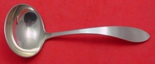 Porter Blanchard Sterling Silver Gravy Ladle 6.5 Inch Pointed Design: Porter Blanchard Sterling Silver Gravy Ladle 6.5 Inch Pointed Design This exquisite gravy ladle, crafted by Porter Blanchard, is made of high-quality sterling silver. Featuring a pointed design, this