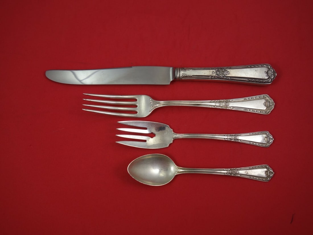 Reed and Barton Heritage Sterling Silver 4-Piece Dinner Place Setting: Reed and Barton Heritage Sterling Silver 4-Piece Dinner Place Setting Enhance your dining experience with this exquisite 4-piece dinner size place setting from the Heritage pattern by Reed and Barton.