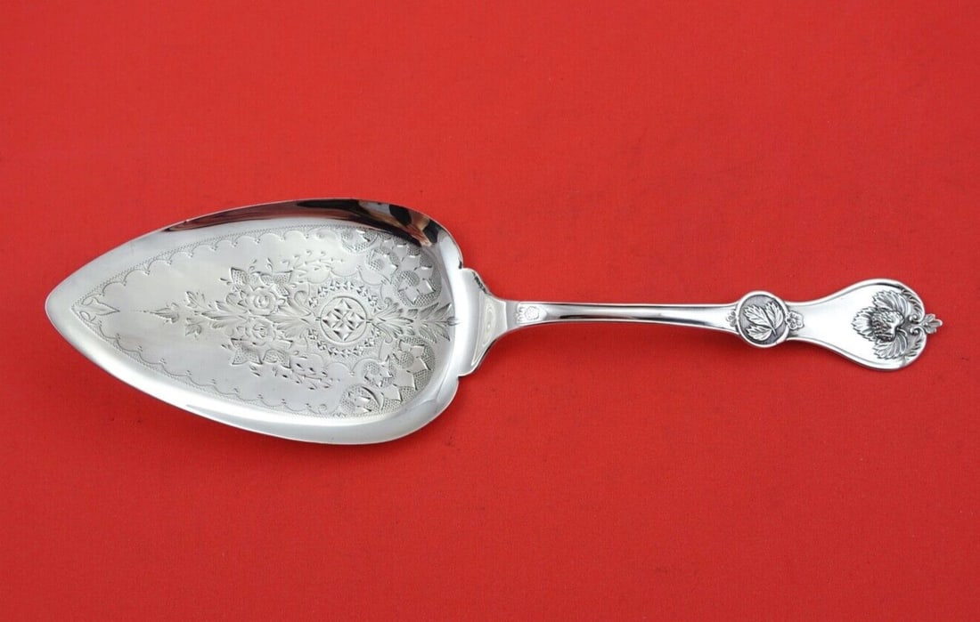 Sterling Silver Strawberry Pattern Pie Server 8.5" Brite-Cut Handle: Sterling Silver Strawberry Pattern Pie Server 8.5" Brite-Cut Handle This exquisite Strawberry pattern pie server features a stunning brite-cut flat handle and is crafted from high-quality sterling sil