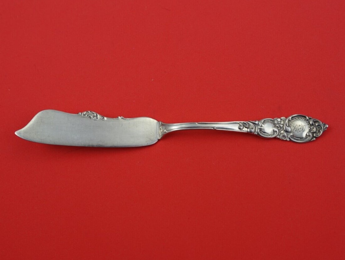 Towle Navarre Sterling Silver Master Butter Knife 7 1/8 Inch Monogrammed: Towle Navarre Sterling Silver Master Butter Knife 7 1/8 Inch Monogrammed This exquisite master butter knife features the Navarre pattern by Towle, crafted from high-quality sterling silver. The flat h