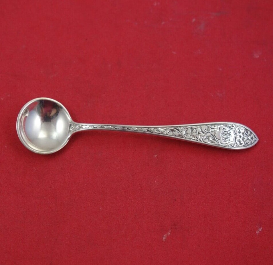 Whiting Colonial B Engraved Sterling Silver Salt Spoon 3.5": Whiting Colonial B Engraved Sterling Silver Salt Spoon 3.5" This exquisite Colonial B Engraved Salt Spoon, crafted by Whiting, is a stunning addition to any silverware collection. Made from high-quali