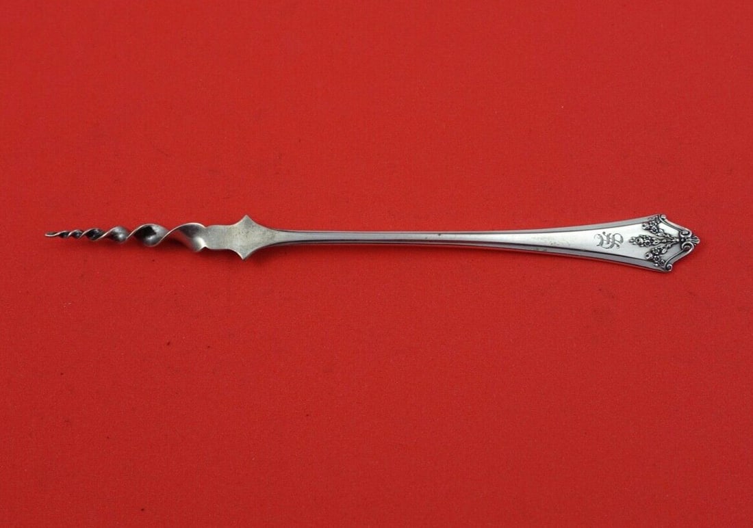 Lunt Orleans Sterling Silver Twisted Butter Pick 5 3/4": Lunt Orleans Sterling Silver Twisted Butter Pick 5 3/4" This exquisite butter pick is crafted from sterling silver and features the elegant Orleans pattern by Lunt. Measuring 5 3/4 inches, this twiste