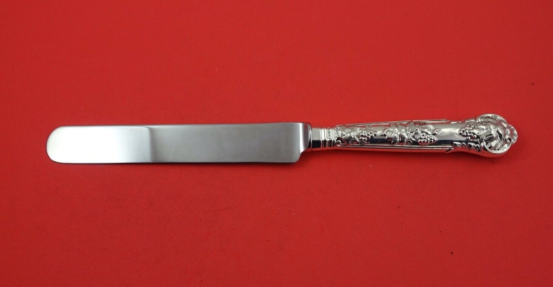 Various English Makers Bright Vine Sterling Silver Dinner Knife 10": Various English Makers Bright Vine Sterling Silver Dinner Knife 10" This exquisite dinner knife features the elegant Bright Vine pattern and is crafted from high-quality sterling silver. Made by vario