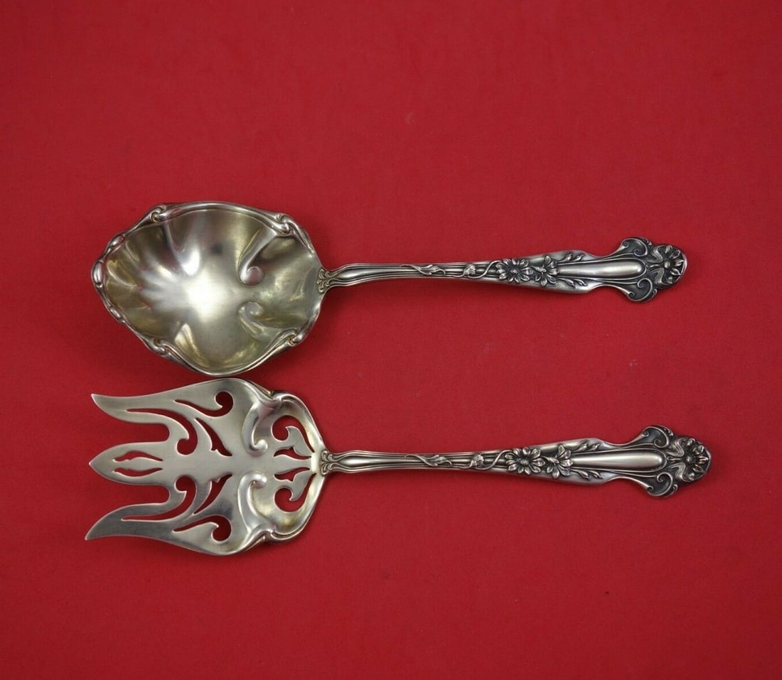 Blackinton Daisy Sterling Silver 2pc Salad Serving Set: Blackinton Daisy Sterling Silver 2pc Salad Serving Set This beautiful two-piece salad serving set features the elegant Daisy pattern by Blackinton, crafted from high-quality sterling silver. The set i