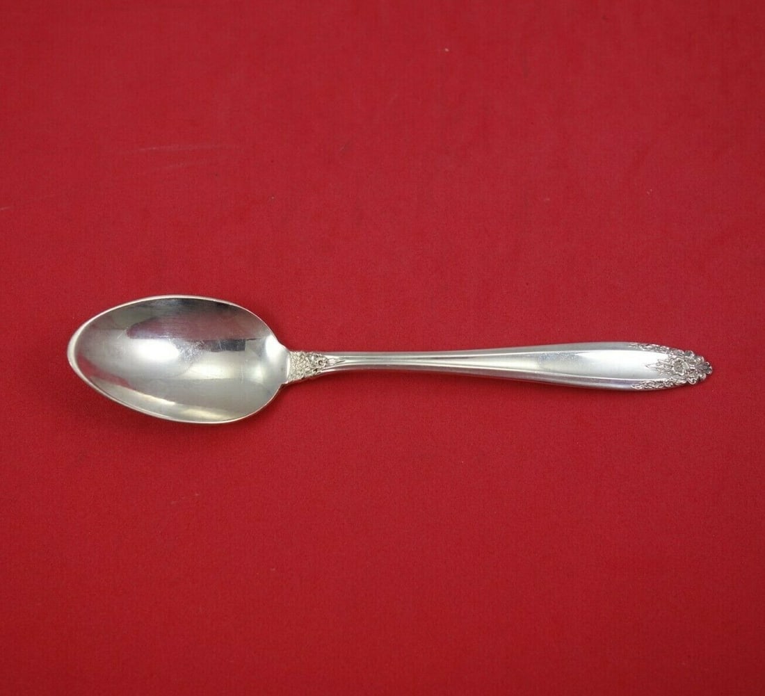 International Sterling Silver Prelude Junior Spoon Vintage 5 3/8": International Sterling Silver Prelude Junior Spoon Vintage 5 3/8" This vintage Junior Spoon from International Sterling Silver features the elegant Prelude pattern, measuring 5 3/8 inches in length. C