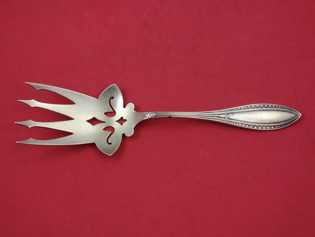 Whiting Indian Sterling Silver Salad Serving Fork 7 7/8 Inches: Whiting Indian Sterling Silver Salad Serving Fork 7 7/8 Inches Sterling silver salad serving fork from the Indian pattern by Whiting, dating from 1850-1899. The fork measures 7 7/8 inches in length an