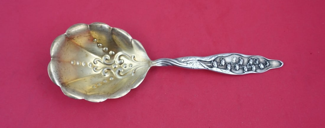 Whiting Sterling Silver Lily of the Valley Berry Spoon 7 3/4": Whiting Sterling Silver Lily of the Valley Berry Spoon 7 3/4" Presenting the exquisite "Lily of the Valley" serving spoon by Whiting, crafted from sterling silver. This elegant berry spoon features a