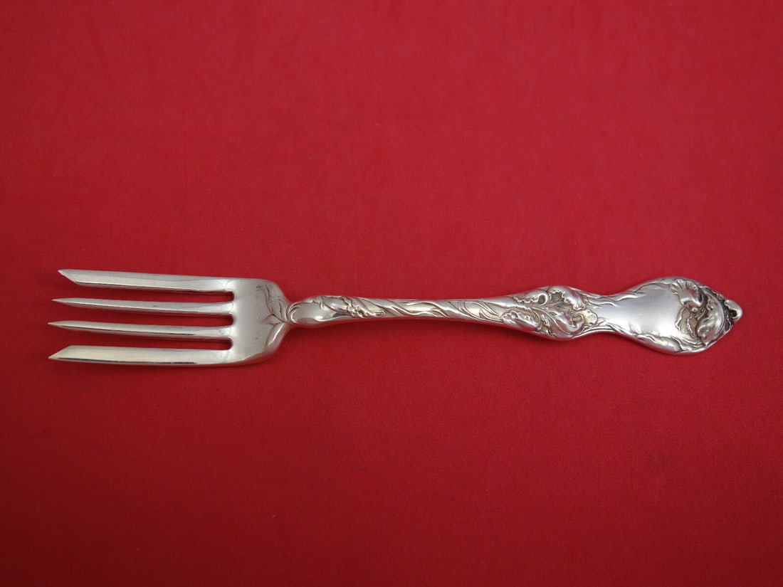 Reed and Barton Les Cinq Fleurs Sterling Silver 4-Tine Pastry Fork: Reed and Barton Les Cinq Fleurs Sterling Silver 4-Tine Pastry Fork This exquisite pastry fork from Reed and Barton features a beautiful 4-tine design in the elegant Les Cinq Fleurs pattern. Crafted fr