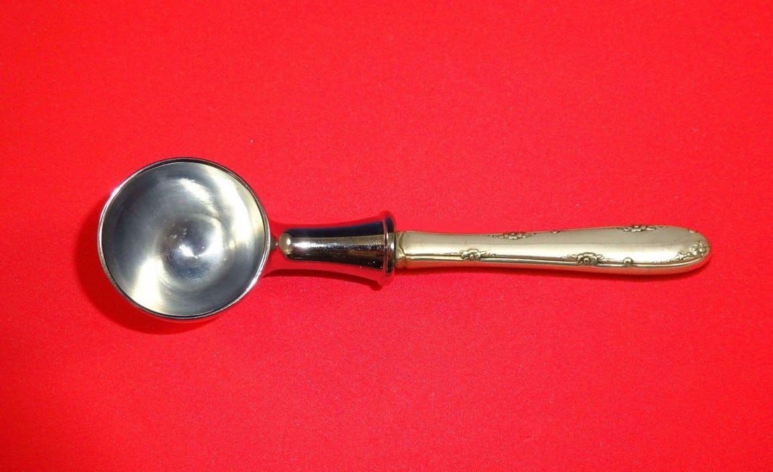 Towle Madeira Sterling Silver Custom Coffee Scoop 6 Inches: Towle Madeira Sterling Silver Custom Coffee Scoop 6 Inches Discover the elegance of the Madeira coffee scoop by Towle, crafted from high-quality sterling silver. This custom-made coffee scoop features