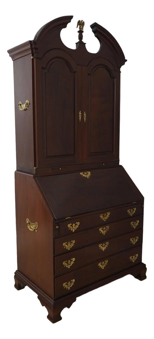 19th Century Mahogany Chippendale Slant Front Desk with Carved Details: 19th Century Mahogany Chippendale Slant Front Desk with Carved Details This exquisite early 19th-century Chippendale slant front desk is a stunning example of fine craftsmanship and antique design. Ma