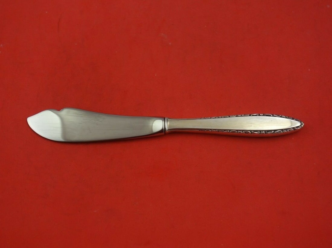 Lunt Lace Point Sterling Silver Master Butter Knife 6 7/8": Lunt Lace Point Sterling Silver Master Butter Knife 6 7/8" This exquisite master butter knife features a hollow handle crafted from sterling silver, designed in the elegant Lace Point pattern by Lunt.