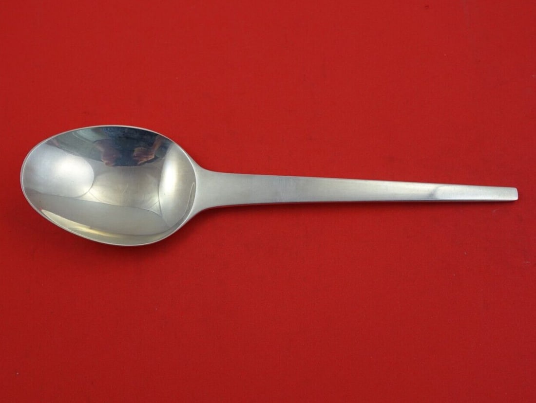 Georg Jensen Caravel Sterling Silver Serving Spoon 8 3/4 in: Georg Jensen Caravel Sterling Silver Serving Spoon 8 3/4 in This exquisite serving spoon is crafted from high-quality sterling silver (.925) and features the elegant Caravel pattern by Georg Jensen. M