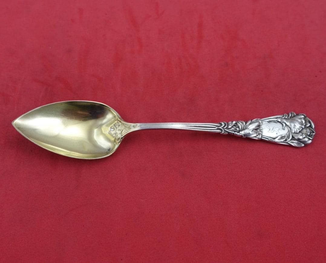 Durgin Magnolia Sterling Silver Grapefruit Spoon Gold Washed 5 5/8": Durgin Magnolia Sterling Silver Grapefruit Spoon Gold Washed 5 5/8" Discover the elegance of the Magnolia grapefruit spoon, crafted by Durgin in sterling silver (.925). This exquisite piece features a