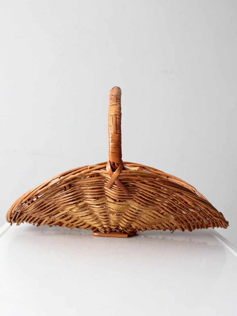 Curved Wicker Crescent Basket with Handle and Raised Base (1 of 11)