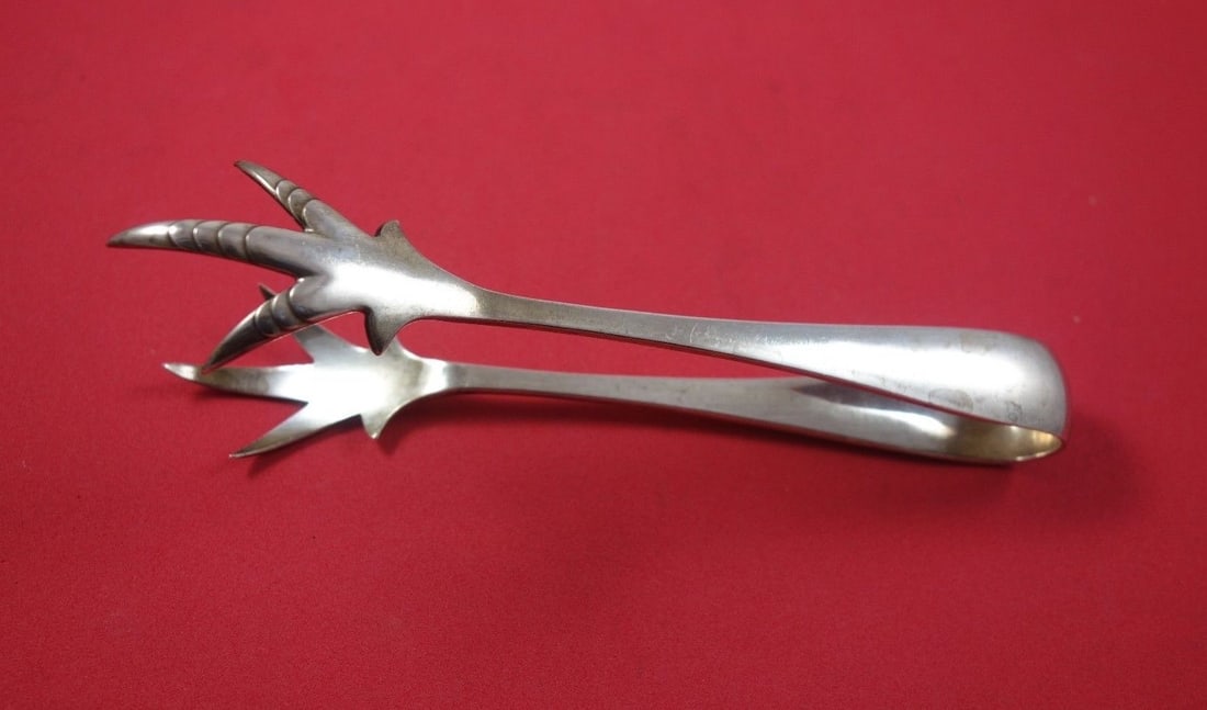 Gorham H 816 Sterling Silver Ice Tong Double Claw 6 5/8": Gorham H 816 Sterling Silver Ice Tong Double Claw 6 5/8" This stunning H 816 ice tong by Gorham is crafted from high-quality sterling silver, featuring a double claw design that ensures a secure grip.