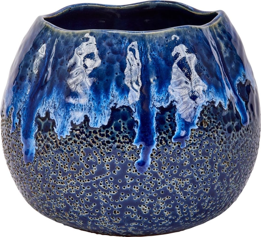 Handmade Ceramic Vase from Azul Oceano Collection 6 x 8 x 8: Handmade Ceramic Vase from Azul Oceano Collection 6 x 8 x 8 This stunning handmade vase from the Azul Oceano collection features a vibrant azure color that beautifully captures the essence of the ocea