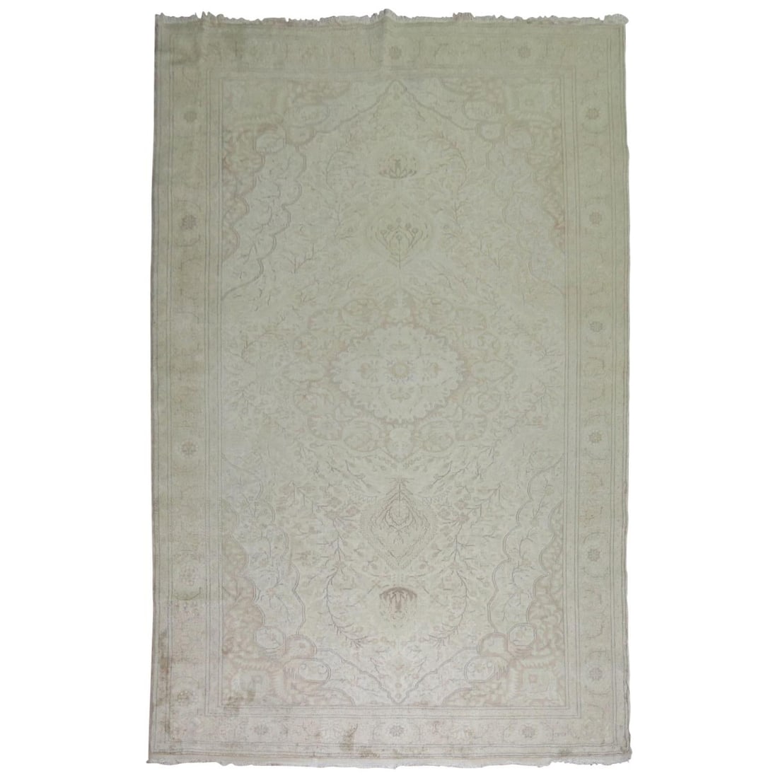 White Wool Turkish Rug Mid-Century Modern Hand-Knotted 6'5" x 9'7": White Wool Turkish Rug Mid-Century Modern Hand-Knotted 6'5" x 9'7" This vintage Turkish Keysari rug from the mid-20th century features a predominantly white color palette and is crafted from hand-knot