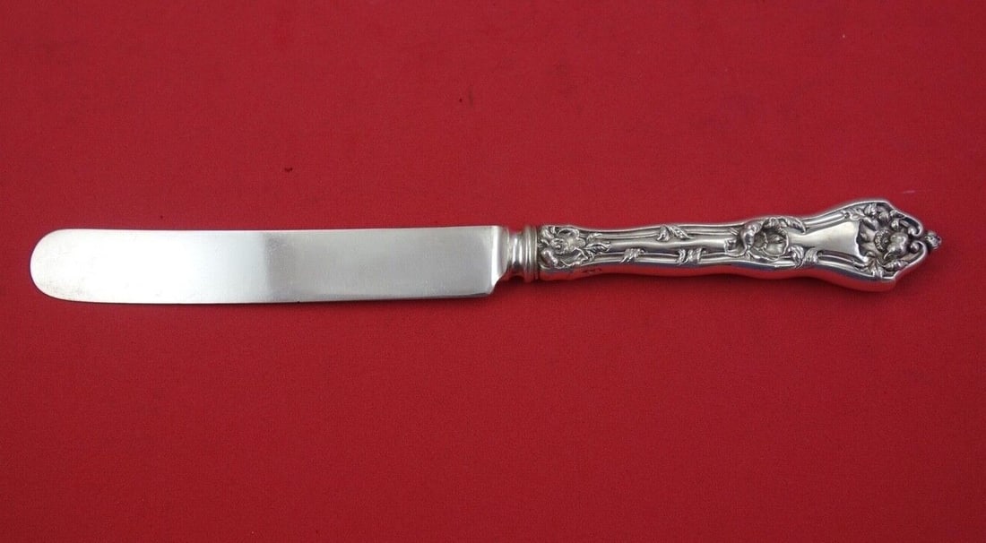 Reed & Barton Intaglio Sterling Silver Knife Blunt 9 1/8 in: Reed & Barton Intaglio Sterling Silver Knife Blunt 9 1/8 in This elegant Intaglio knife by Reed & Barton showcases exquisite craftsmanship with its sterling silver handle and a blunt silver-plated bla