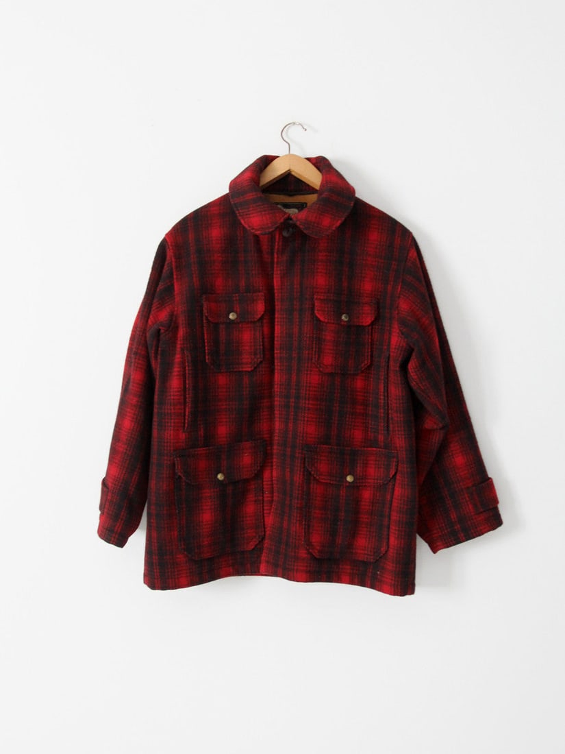 Vintage 1950s Woolrich Plaid Hunting Coat Red Black Wool: Vintage 1950s Woolrich Plaid Hunting Coat Red Black Wool Discover timeless style with this vintage plaid hunting coat by Woolrich, dating back to the late 1950s. This classic American wool jacket show