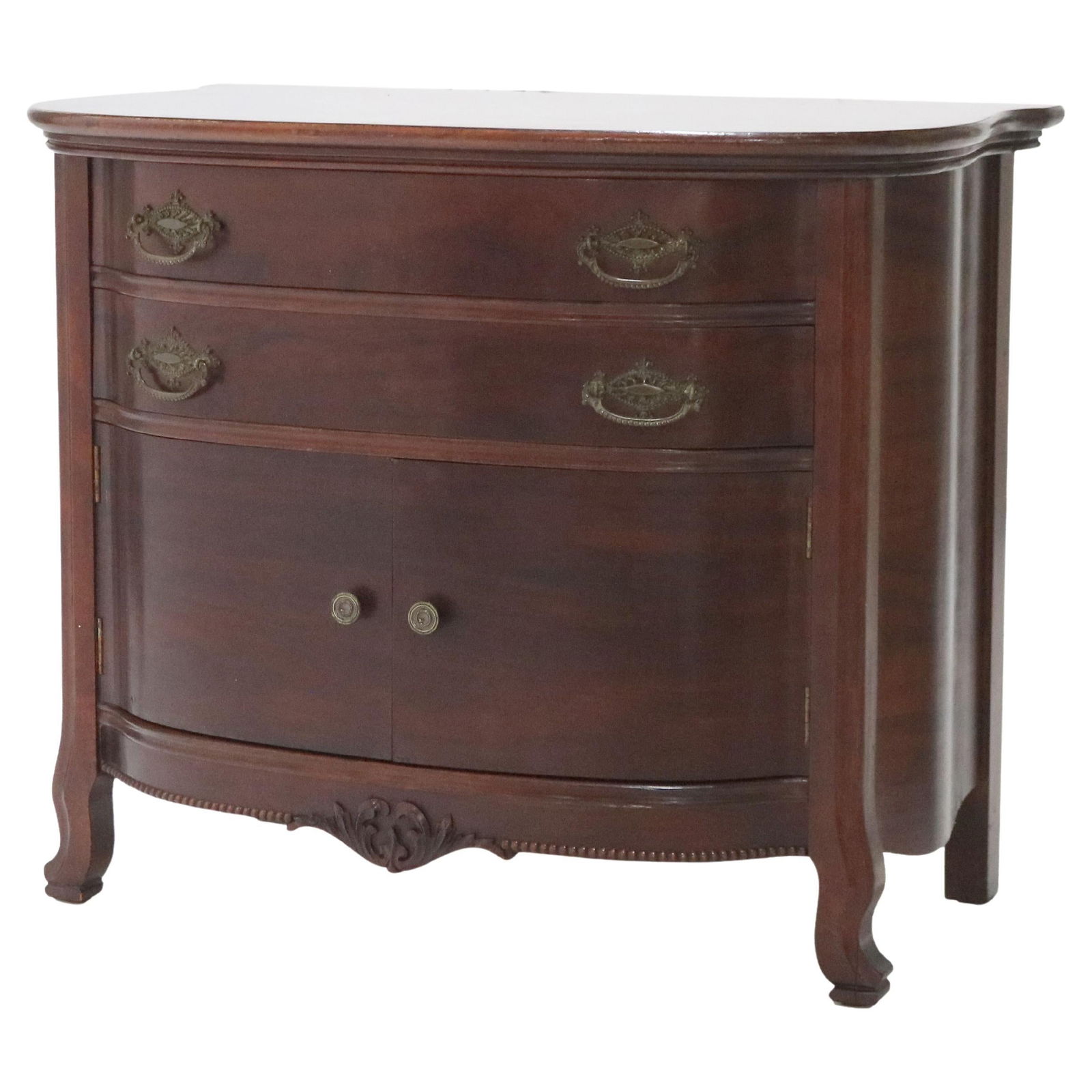 Antique RJ Horner Mahogany Swell Front Commode C1910 with Intricate Carvings: Antique RJ Horner Mahogany Swell Front Commode C1910 with Intricate Carvings This exquisite antique commode, attributed to R.J. Horner and dating from circa 1910, showcases a beautifully curved swell
