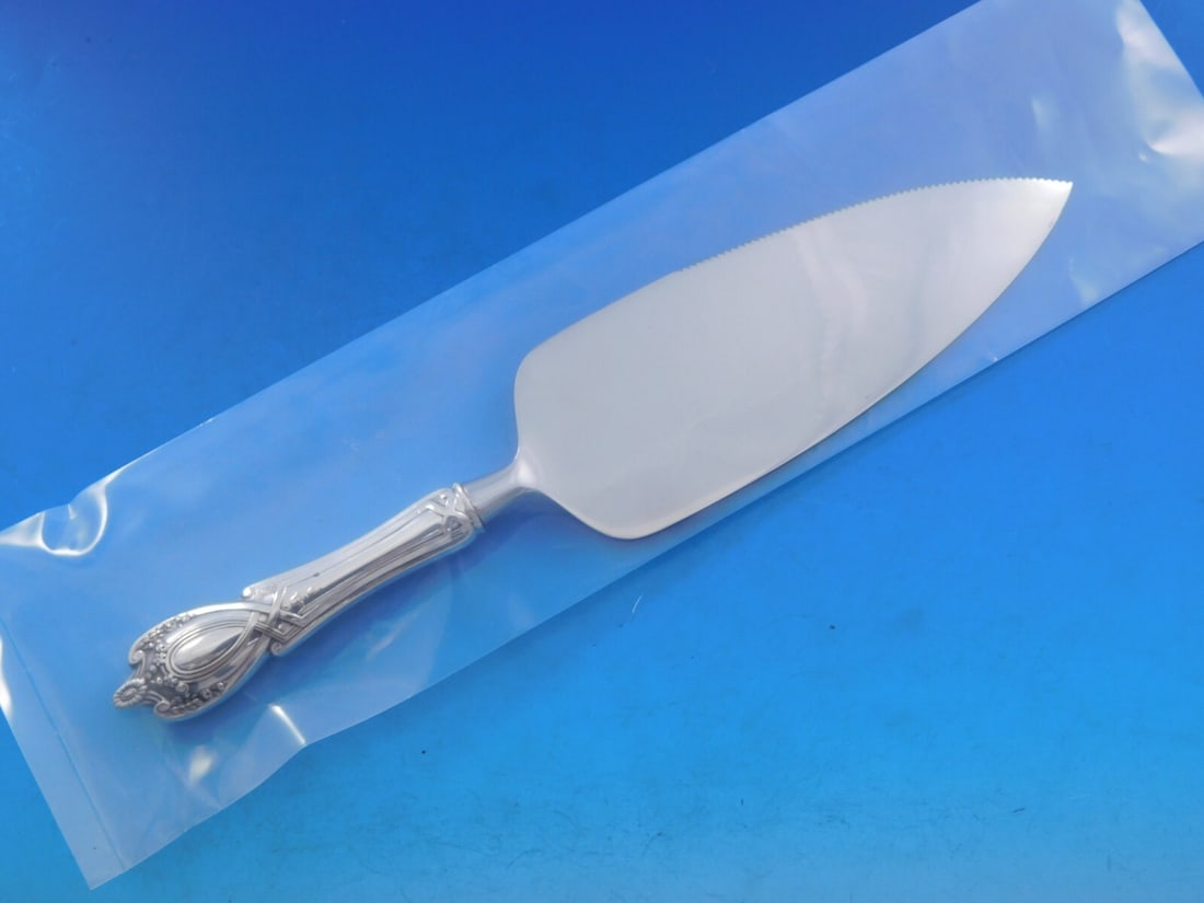 Lunt Monticello Sterling Silver Cake Server 10 Custom Hollow Handle: Lunt Monticello Sterling Silver Cake Server 10 Custom Hollow Handle This exquisite cake server, crafted in the Monticello pattern by Lunt, is a stunning addition to any collection. Made from high-qual