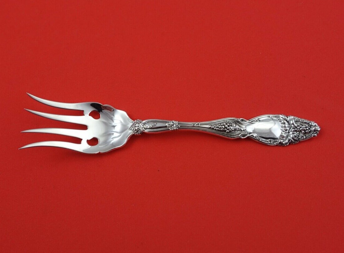 Cloeta International Sterling Silver 6 Inch Serving Fork Heirloom: Cloeta International Sterling Silver 6 Inch Serving Fork Heirloom This exquisite Cloeta serving fork, crafted by International Sterling, is a beautiful addition to any table setting. Made from high-qu