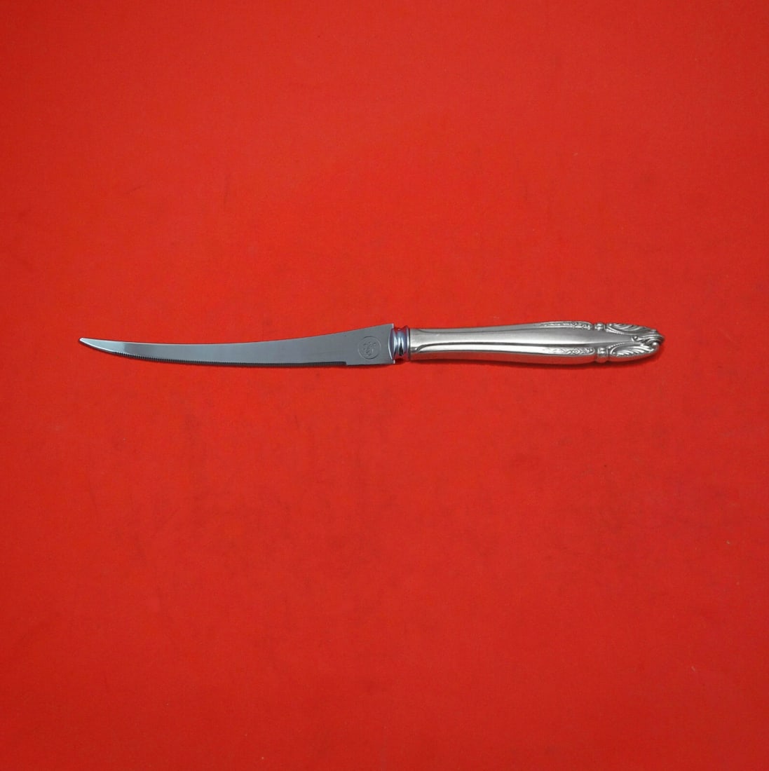 Wallace Stradivari Sterling Silver Serrated Tomato Knife 7 5/8": Wallace Stradivari Sterling Silver Serrated Tomato Knife 7 5/8" This exquisite tomato knife features a custom-made design in the Stradivari pattern by Wallace. Crafted from sterling silver with a holl