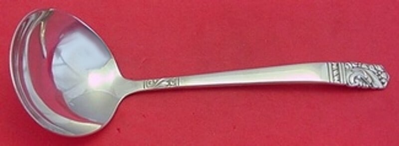 Oneida Casa Grande Sterling Silver Gravy Ladle 6 3/8 Vintage: Oneida Casa Grande Sterling Silver Gravy Ladle 6 3/8 Vintage This vintage Casa Grande gravy ladle by Oneida is crafted from high-quality sterling silver, featuring a classic design that complements an