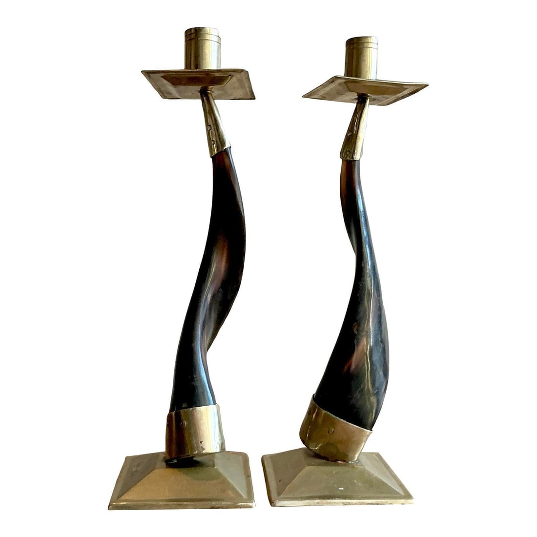 Pair of Hand-Carved Horn and Silver Tone Modernist Candlesticks: Pair of Hand-Carved Horn and Silver Tone Modernist Candlesticks This pair of vintage candlesticks showcases a blend of Organic Modern and mid-century Safari Chic design. Each candlestick features a ge