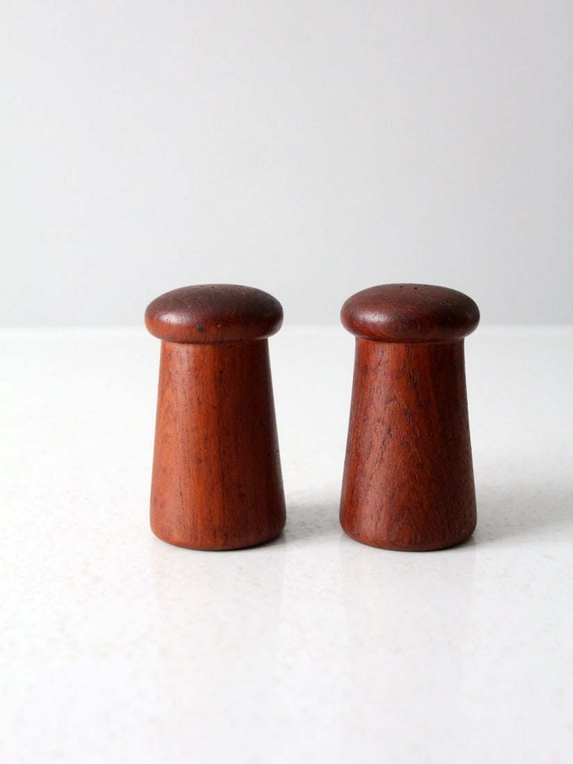 Vintage Mid-Century Mushroom Wood Salt and Pepper Shakers Set: Vintage Mid-Century Mushroom Wood Salt and Pepper Shakers Set Enhance your dining experience with this charming pair of mid-20th century wooden salt and pepper shakers. Featuring a unique mushroom cap