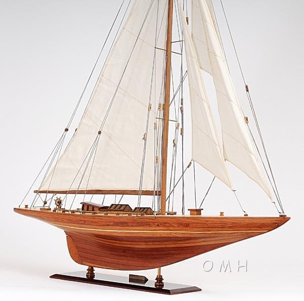 1930s Shamrock V Nautical Wooden Yacht Model Hand-Crafted Replica: 1930s Shamrock V Nautical Wooden Yacht Model Hand-Crafted Replica This stunning 1930s Shamrock V Classic Wooden Yacht Replica embodies the charm of vintage nautical design. Hand-crafted with meticulou