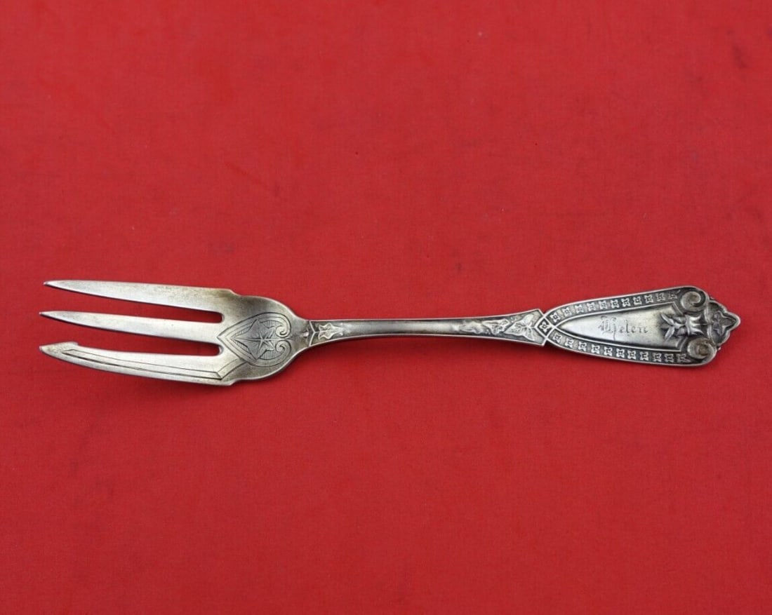 Whiting-Hebbard Ivy Sterling Silver Pastry Fork Bright-Cut 6 Inch: Whiting-Hebbard Ivy Sterling Silver Pastry Fork Bright-Cut 6 Inch This exquisite pastry fork, crafted by Whiting-Hebbard, features the Ivy pattern and is made of high-quality sterling silver (.925). M