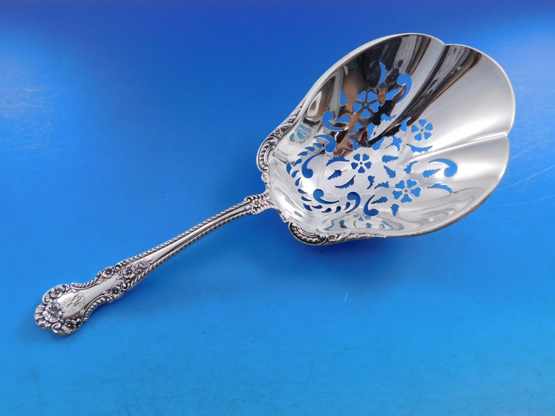 Gorham Cambridge Sterling Silver Saratoga Chip Server 9 Inch: Gorham Cambridge Sterling Silver Saratoga Chip Server 9 Inch Enhance your serving experience with this exquisite Cambridge by Gorham Sterling Silver Saratoga Chip Server. This remarkable piece feature