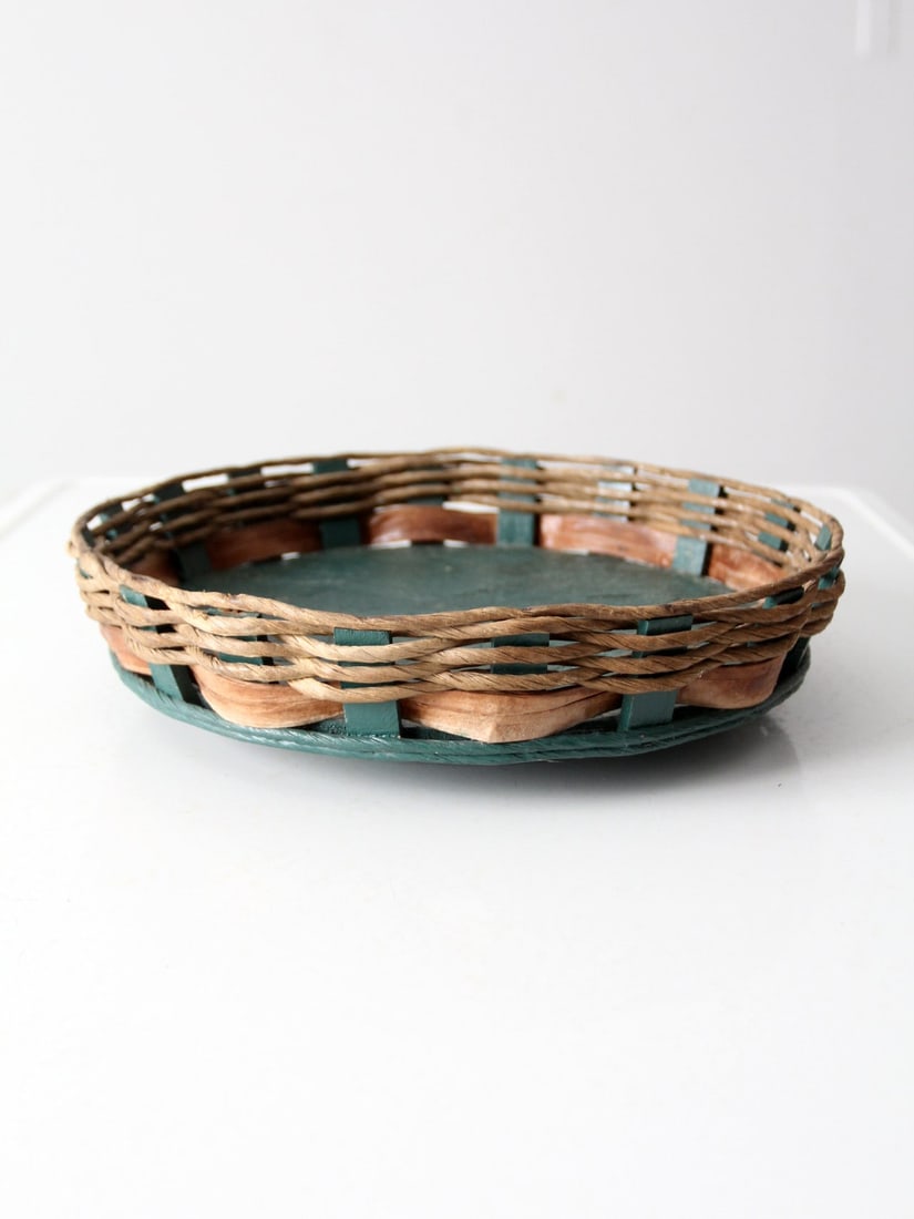 Vintage Woven Wicker Lazy Susan Tray Teal 13 inch: Vintage Woven Wicker Lazy Susan Tray Teal 13 inch Enhance your dining experience with this charming vintage woven lazy Susan tray. Crafted from durable wicker featuring a vibrant teal base, this tray