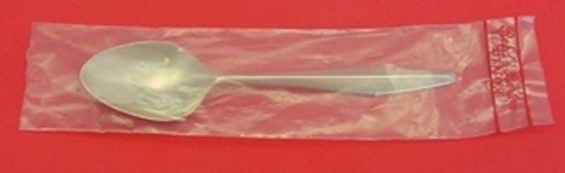 Sterling Silver Place Soup Spoon 6.75 Inch Diamond Pattern by Reed and Barton: Sterling Silver Place Soup Spoon 6.75 Inch Diamond Pattern by Reed and Barton This Reed & Barton place soup spoon features the Diamond pattern and is crafted from sterling silver. Measuring 6 3/4 inch