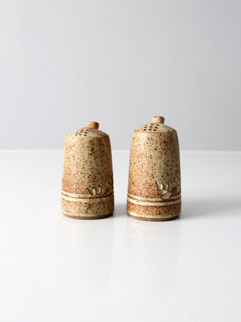 Handcrafted Vintage Studio Pottery Salt and Pepper Shakers Floral Design: Handcrafted Vintage Studio Pottery Salt and Pepper Shakers Floral Design This charming pair of vintage salt and pepper shakers showcases unique hand-crafted studio pottery. Each shaker features a beau