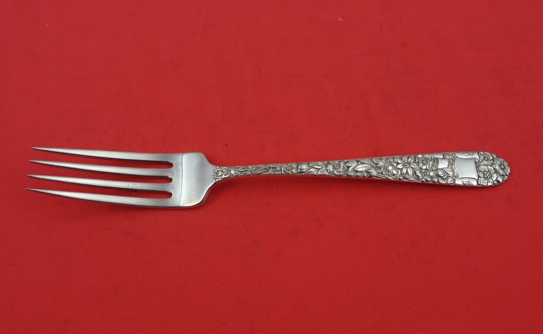 Hallmark Ribbon Rose Sterling Silver Dinner Fork 7 7/8 Vintage Flatware: Hallmark Ribbon Rose Sterling Silver Dinner Fork 7 7/8 Vintage Flatware This exquisite vintage dinner fork from Hallmark features the elegant Ribbon Rose pattern. Crafted from high-quality sterling si