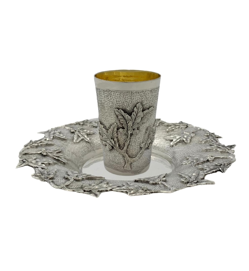 Handmade 925 Sterling Silver Hammered Cup & Tray Set: Handmade 925 Sterling Silver Hammered Cup & Tray Set This exquisite set features a fine 925 sterling silver handmade cup and tray, showcasing intricate multi-leaf ornate designs with a beautiful hamme