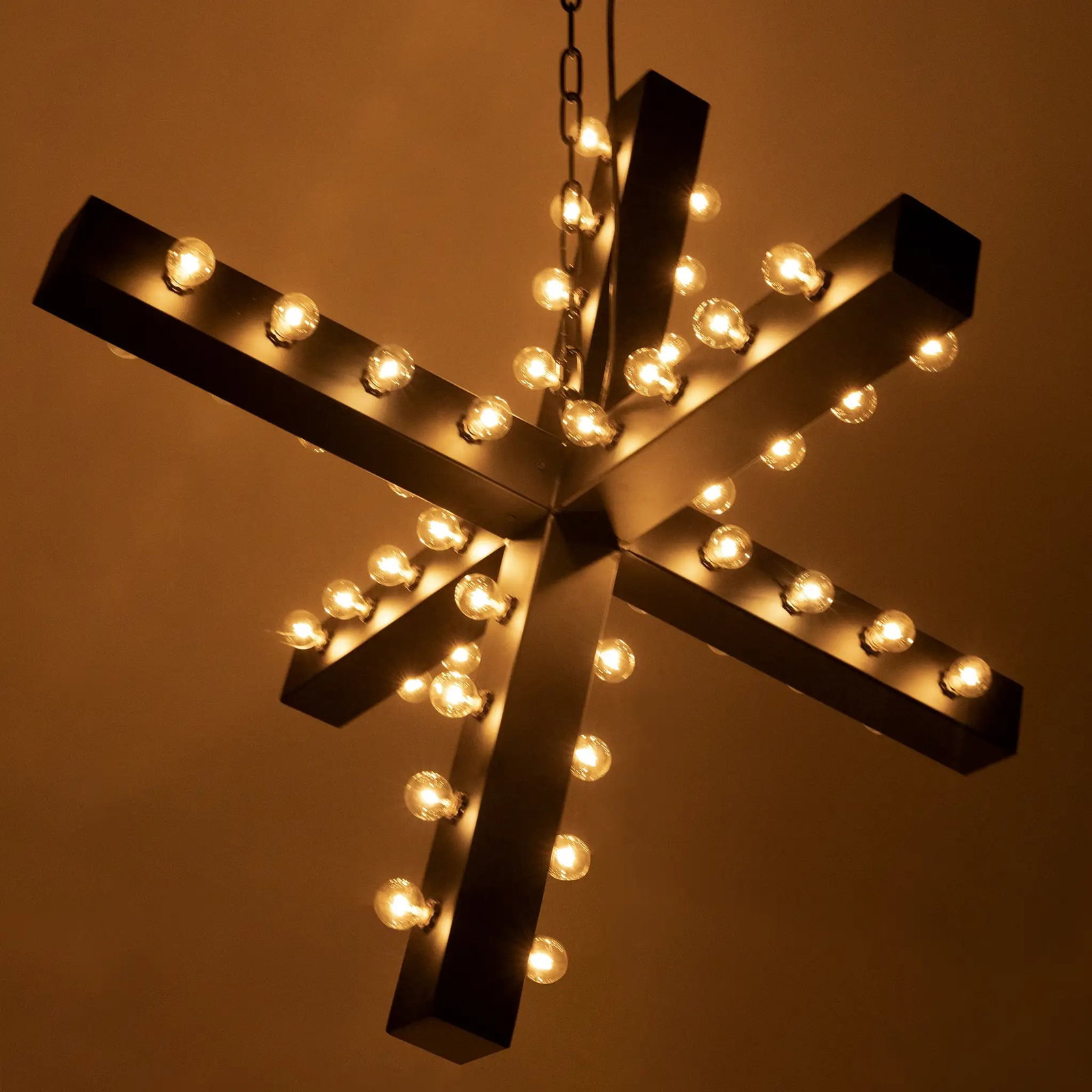 Noir Cruzar Industrial Steel Chandelier Matte Black 51.5 inches: Noir Cruzar Industrial Steel Chandelier Matte Black 51.5 inches Illuminate your space with the Elegant Cruzar Industrial Steel Chandelier, a stunning addition to any decor. This chandelier features a