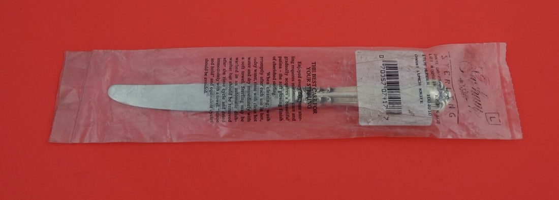 Chantilly by Gorham Sterling Silver Knife 8 7/8 inches Modern Blade: Chantilly by Gorham Sterling Silver Knife 8 7/8 inches Modern Blade Experience the elegance of the Chantilly pattern by Gorham with this exquisite sterling silver regular knife. Crafted from high-qual