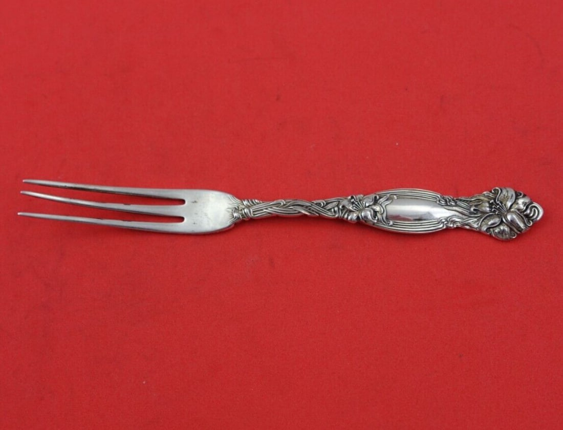 International Sterling Silver Frontenac Large Strawberry Fork 5 1/8 Inch: International Sterling Silver Frontenac Large Strawberry Fork 5 1/8 Inch Discover the elegance of the Frontenac pattern with this large sterling silver strawberry fork, measuring 5 1/8 inches. Crafted