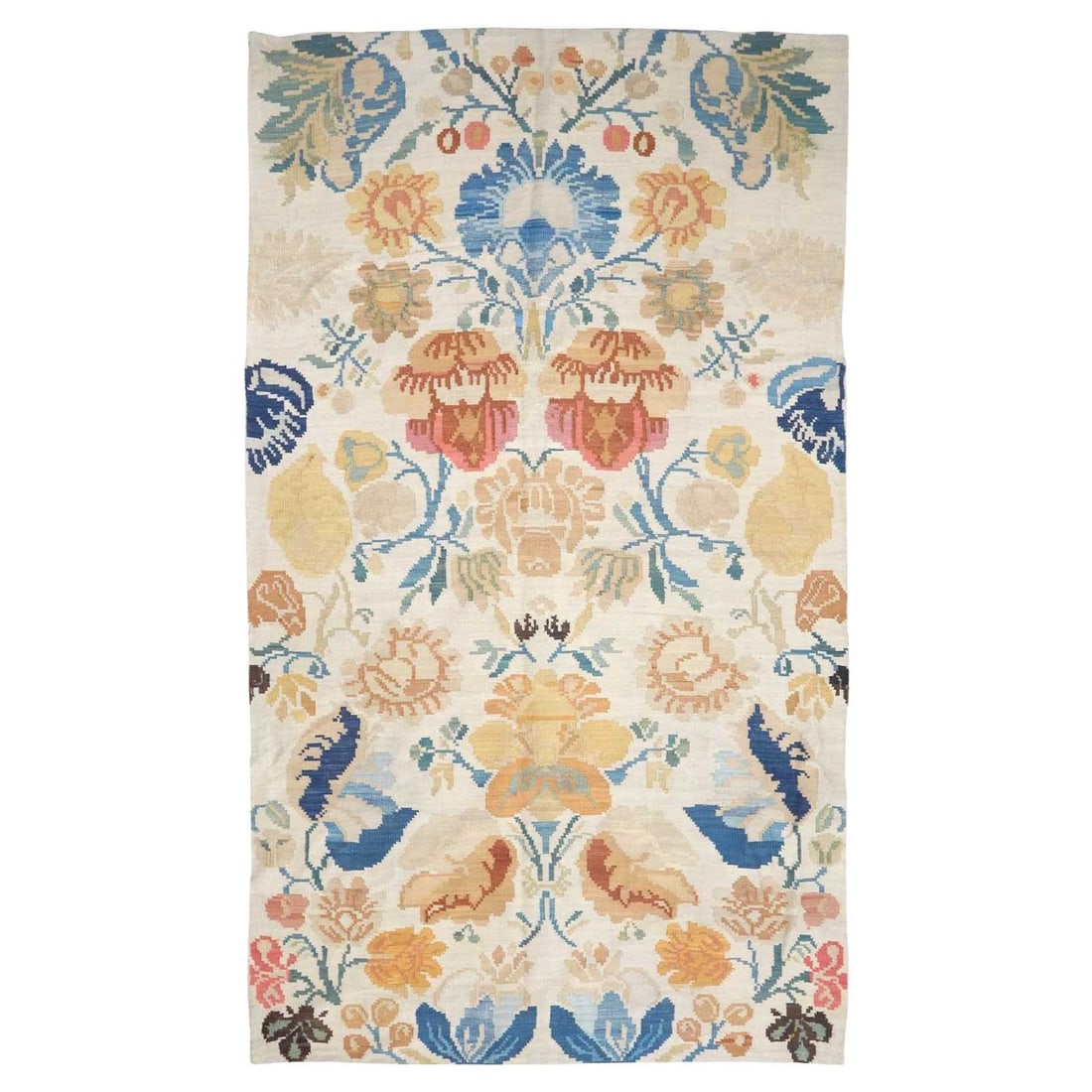 19th Century Bessarabian Kilim Wool Rug 67 x 111 Inches: 19th Century Bessarabian Kilim Wool Rug 67 x 111 Inches This exquisite late 19th century Bessarabian Kilim rug showcases a stunning large-scale borderless floral pattern set against an elegant ivory b