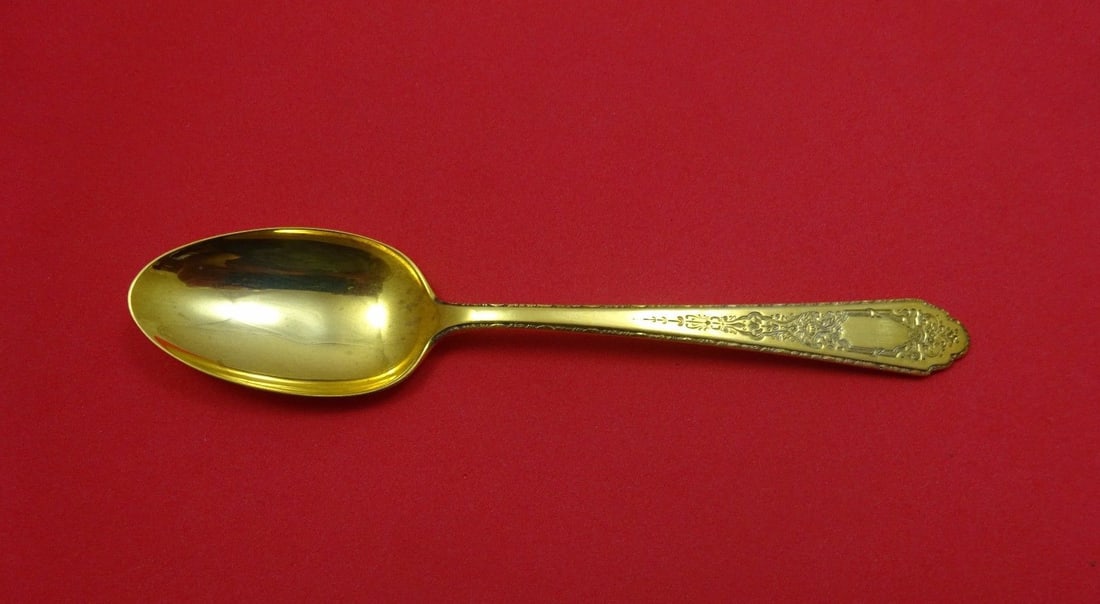 Lunt Sterling Silver 6 Inch Marie II Vermeil Teaspoon: Lunt Sterling Silver 6 Inch Marie II Vermeil Teaspoon This exquisite teaspoon features the Marie II Vermeil pattern by Lunt, crafted from high-quality sterling silver with a complete gold wash for a l