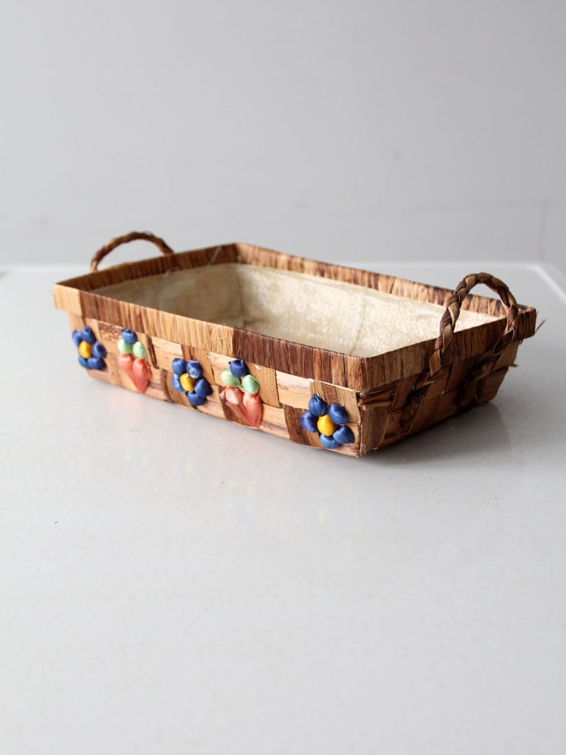 Mid 20th Century Vintage Raffia Floral Tray 12.5 x 8.25: Mid 20th Century Vintage Raffia Floral Tray 12.5 x 8.25 This mid 20th century vintage woven raffia basket tray showcases intricate woven floral designs, adding a touch of handcrafted charm to any room