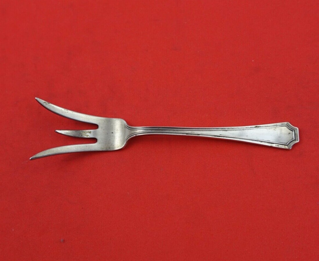 Rare Fairfax Sterling Silver Lemon Fork by Durgin-Gorham 4 1/4": Rare Fairfax Sterling Silver Lemon Fork by Durgin-Gorham 4 1/4" Discover the exquisite Fairfax by Durgin-Gorham Sterling Silver Lemon Fork, featuring a rare bent center tine design. Measuring 4 1/4 in