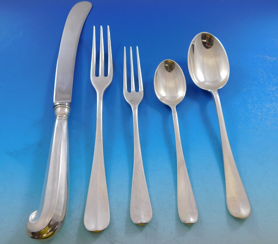 Stieff Queen Anne Williamsburg Sterling Silver Flatware Set 40 pcs for 8 with Caddy: Stieff Queen Anne Williamsburg Sterling Silver Flatware Set 40 pcs for 8 with Caddy This exquisite Queen Anne Williamsburg Flatware Set by Stieff is crafted from high-quality sterling silver, designed