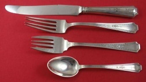 Durgin-Gorham Colfax Sterling Silver 4-Piece Place Setting: Durgin-Gorham Colfax Sterling Silver 4-Piece Place Setting Enhance your dining experience with this exquisite 4-piece place setting in the Colfax pattern by Durgin-Gorham. Crafted from high-quality st