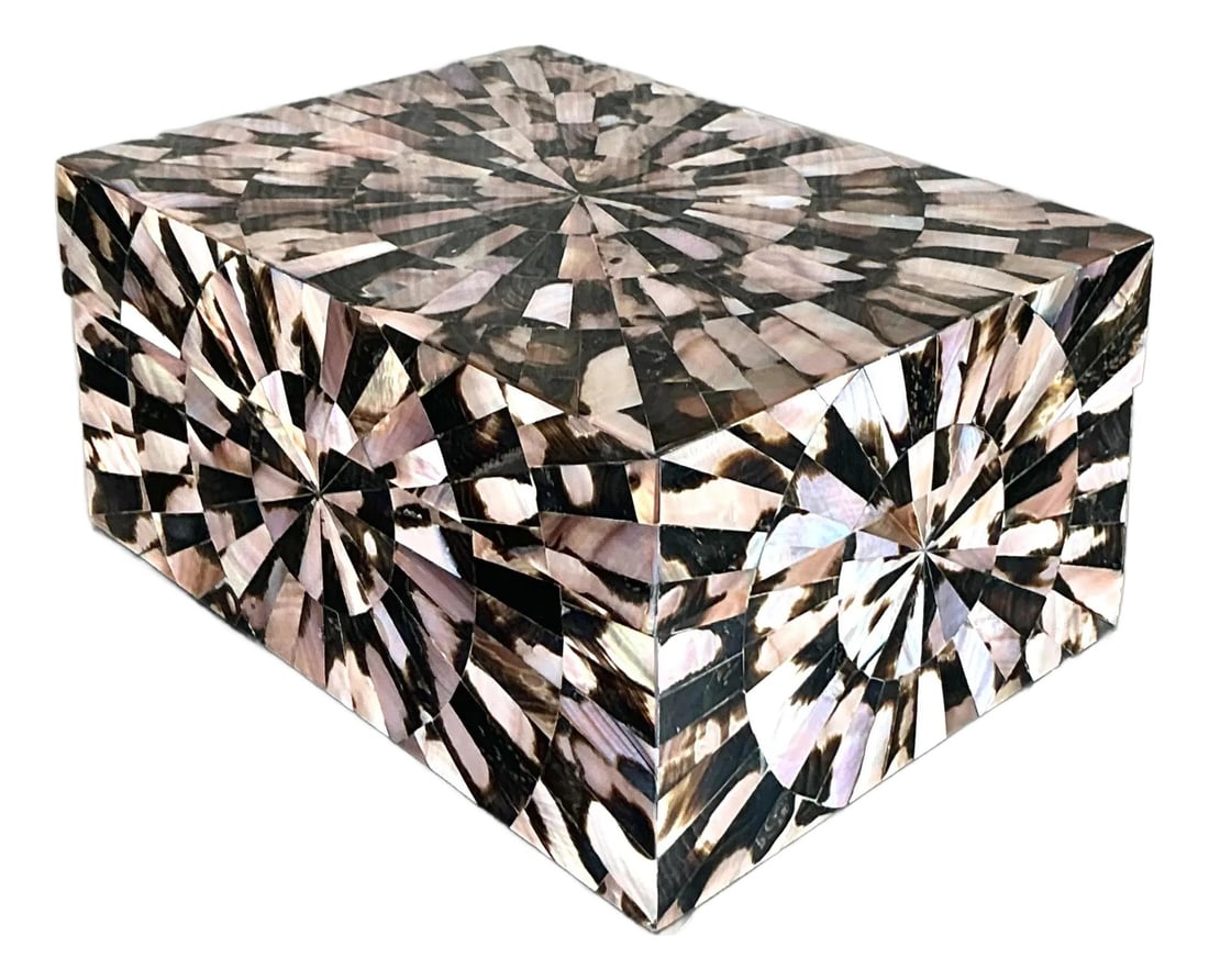 Vintage R & Y Agousti Inlay Box Bohemian Design Wood Shell: Vintage R & Y Agousti Inlay Box Bohemian Design Wood Shell Discover the beauty of this Vintage Boho inlay box by R & Y Augousti, showcasing exceptional craftsmanship and artistic design. Adorned with