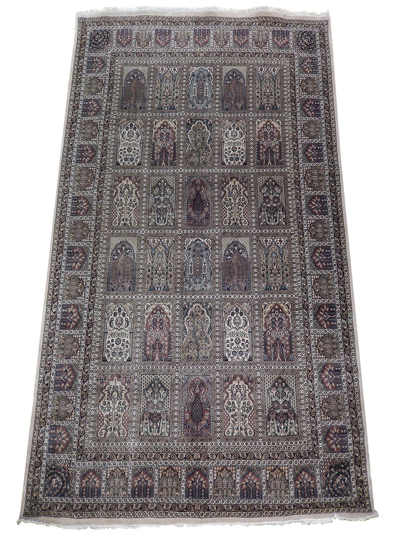 Elegant 8.4 x 11.7 Agra Wool Rug for Stylish Interiors: Elegant 8.4 x 11.7 Agra Wool Rug for Stylish Interiors Free continental US Shipping This exquisite Agra wool rug measures 8.4 x 11.7 feet, showcasing a stunning design that enhances any room's decor.